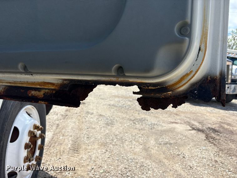 image for item FK1417 2004 International 4300 dump truck