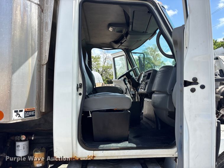 image for item FK1417 2004 International 4300 dump truck