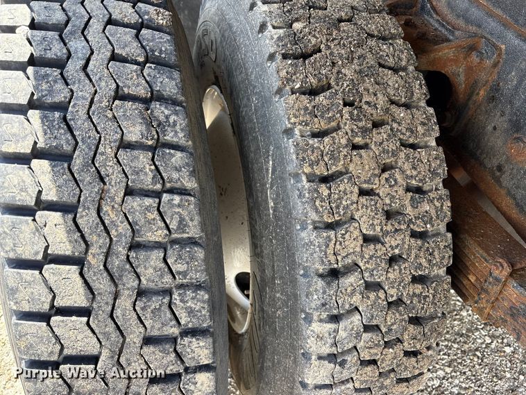 image for item FK1417 2004 International 4300 dump truck