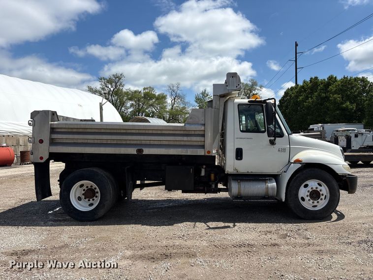 image for item FK1418 2004 International 4300 dump truck