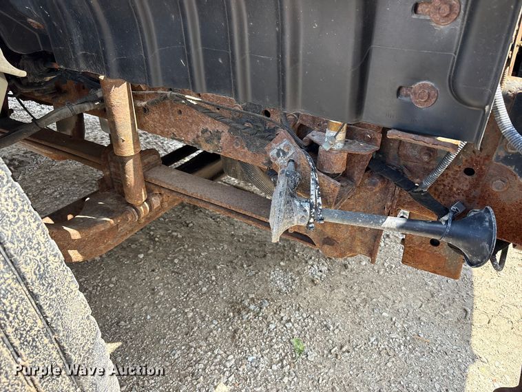 image for item FK1418 2004 International 4300 dump truck