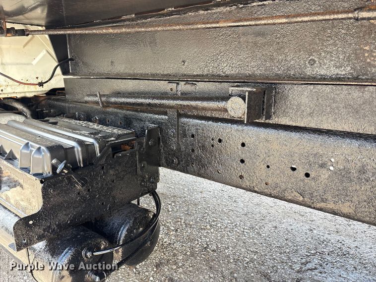 image for item FK1418 2004 International 4300 dump truck