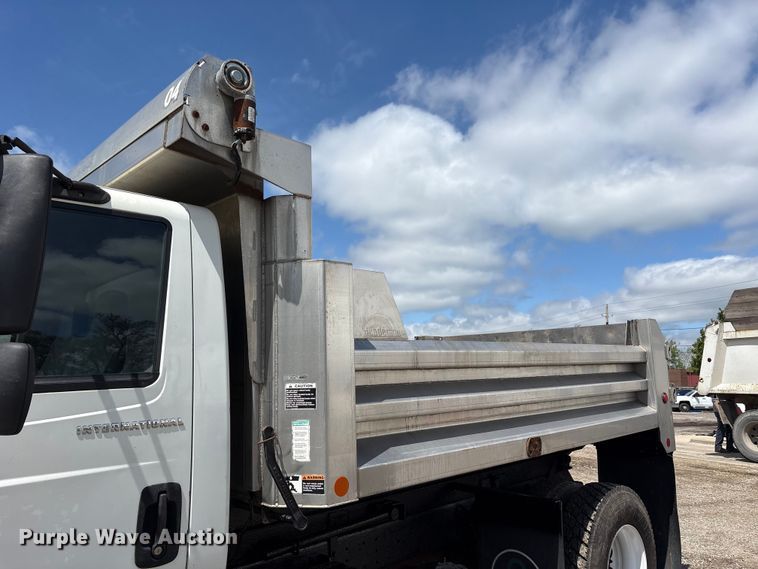 image for item FK1418 2004 International 4300 dump truck