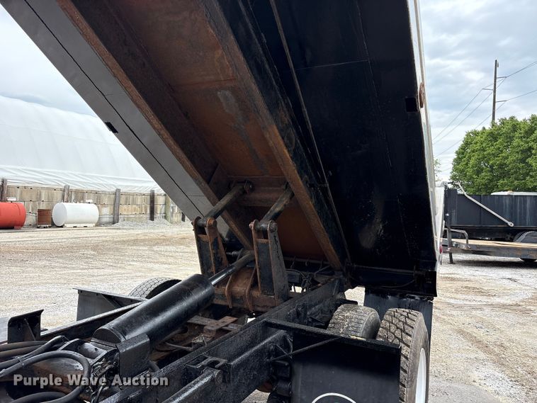 image for item FK1418 2004 International 4300 dump truck