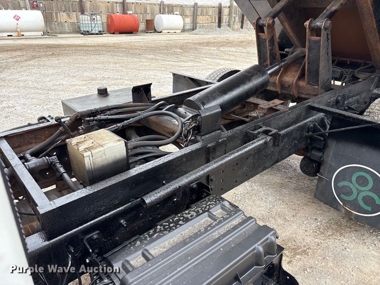 image for item FK1418 2004 International 4300 dump truck