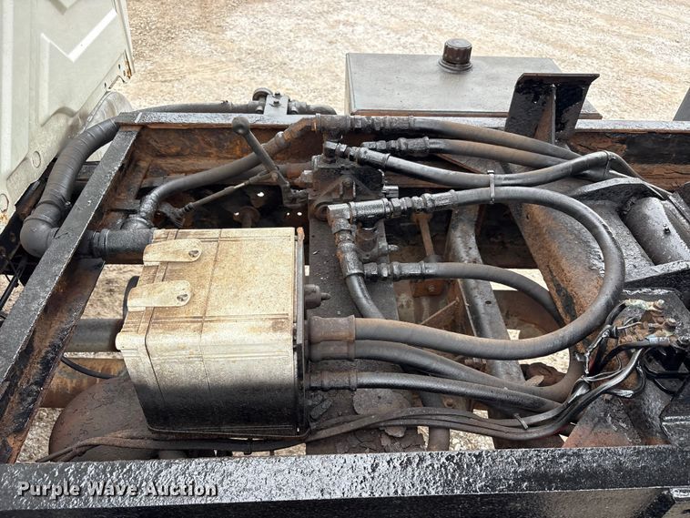 image for item FK1418 2004 International 4300 dump truck