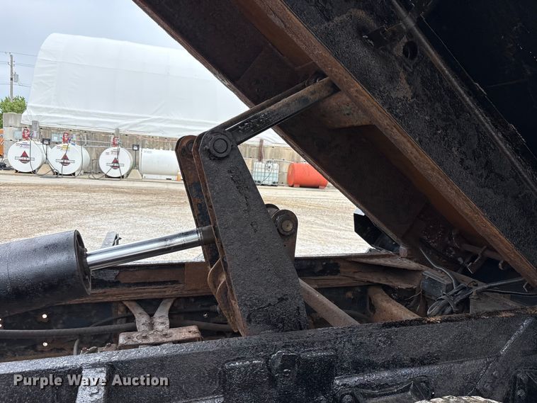 image for item FK1418 2004 International 4300 dump truck