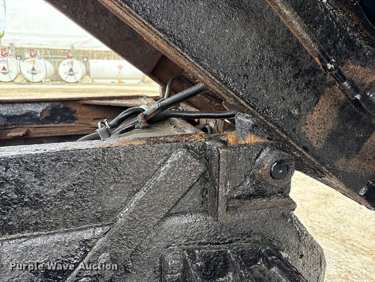 image for item FK1418 2004 International 4300 dump truck