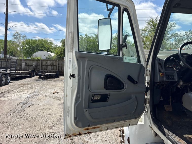 image for item FK1418 2004 International 4300 dump truck