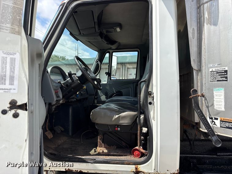image for item FK1418 2004 International 4300 dump truck