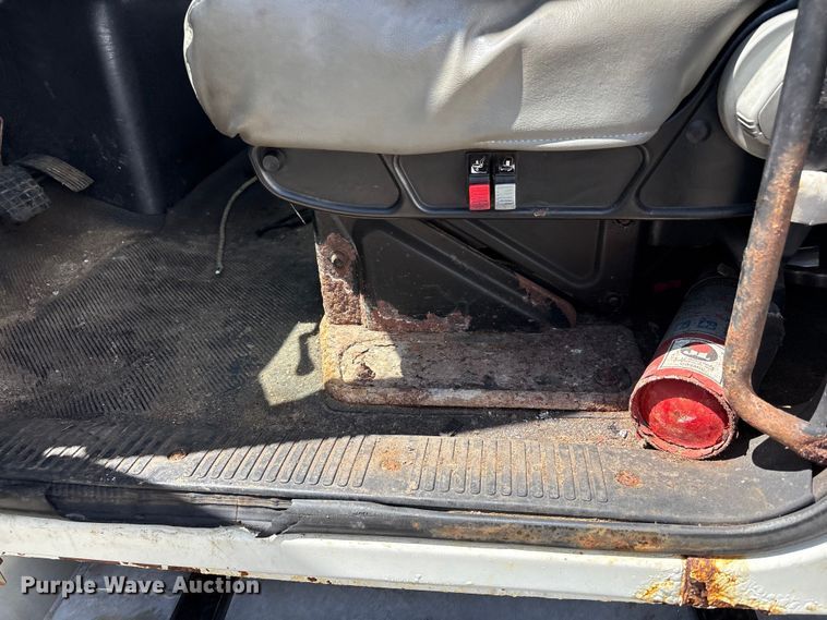 image for item FK1418 2004 International 4300 dump truck