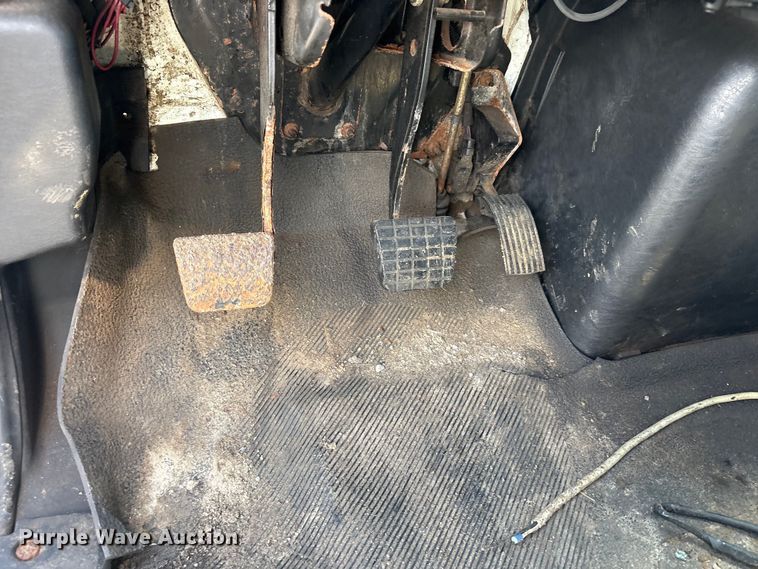 image for item FK1418 2004 International 4300 dump truck