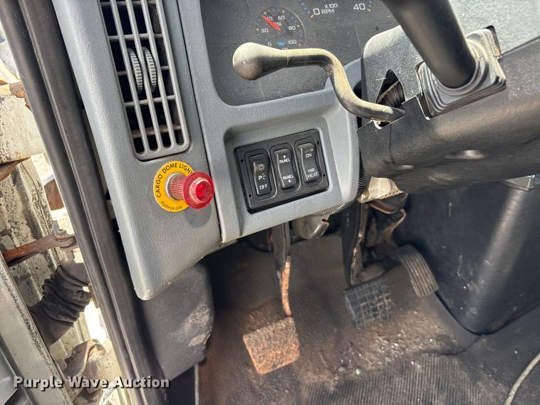 image for item FK1418 2004 International 4300 dump truck