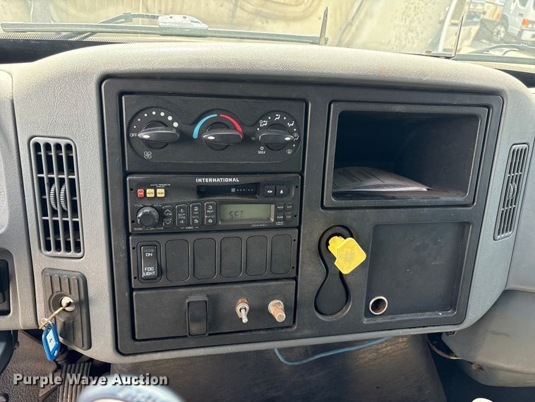 image for item FK1418 2004 International 4300 dump truck