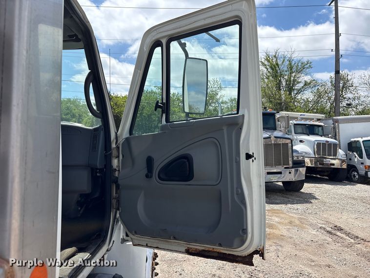 image for item FK1418 2004 International 4300 dump truck