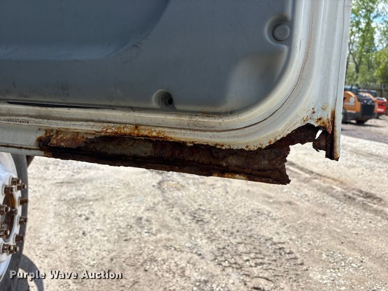 image for item FK1418 2004 International 4300 dump truck