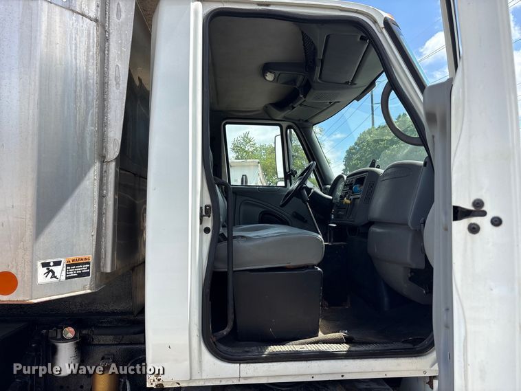 image for item FK1418 2004 International 4300 dump truck
