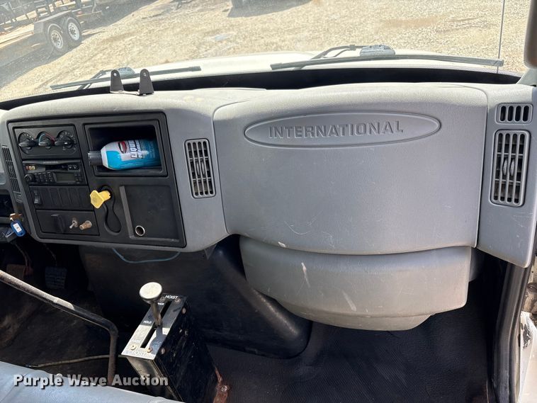image for item FK1418 2004 International 4300 dump truck