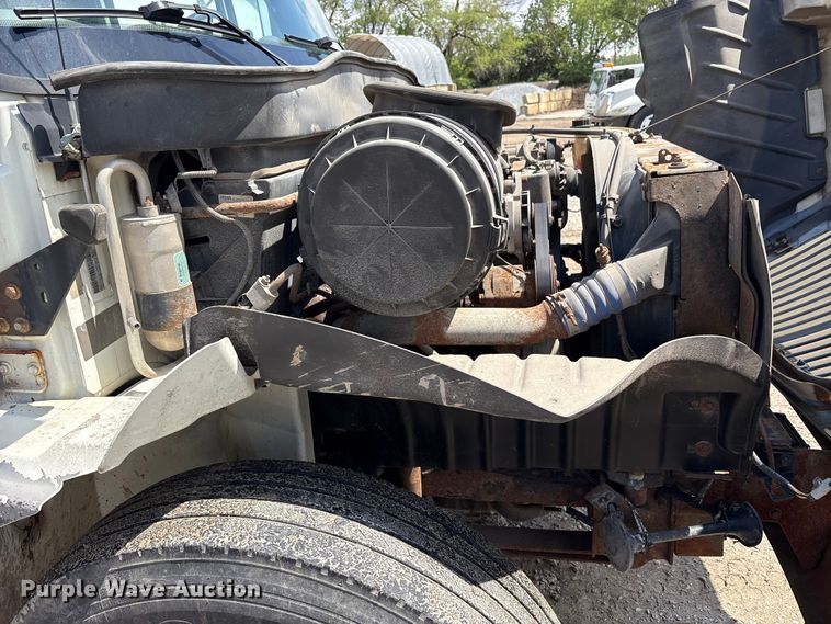 image for item FK1418 2004 International 4300 dump truck