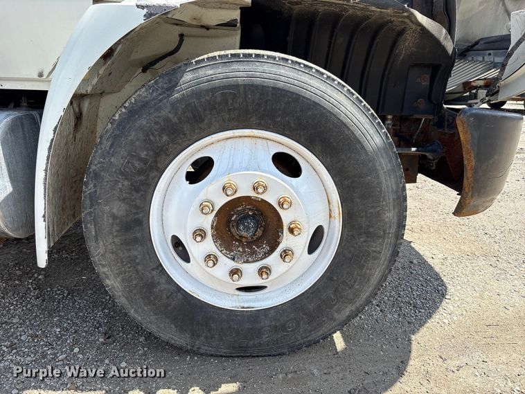 image for item FK1418 2004 International 4300 dump truck