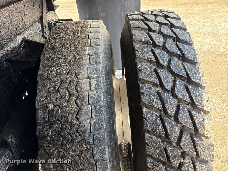 image for item FK1418 2004 International 4300 dump truck
