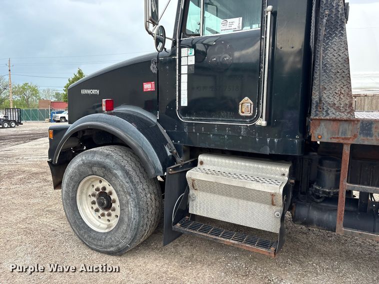image for item FK1419 1994 Kenworth T800 flatbed truck