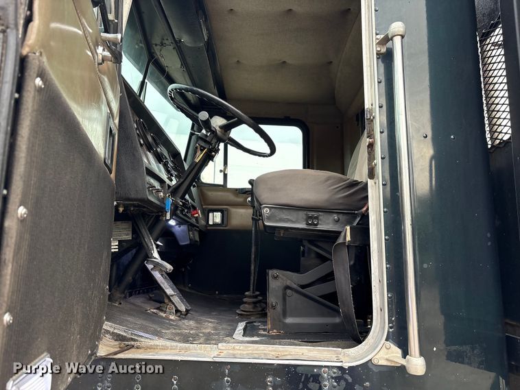 image for item FK1419 1994 Kenworth T800 flatbed truck