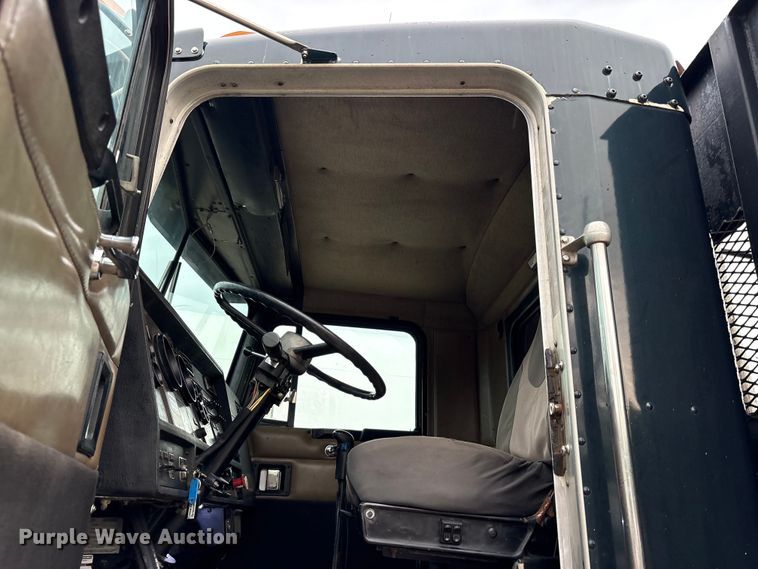 image for item FK1419 1994 Kenworth T800 flatbed truck