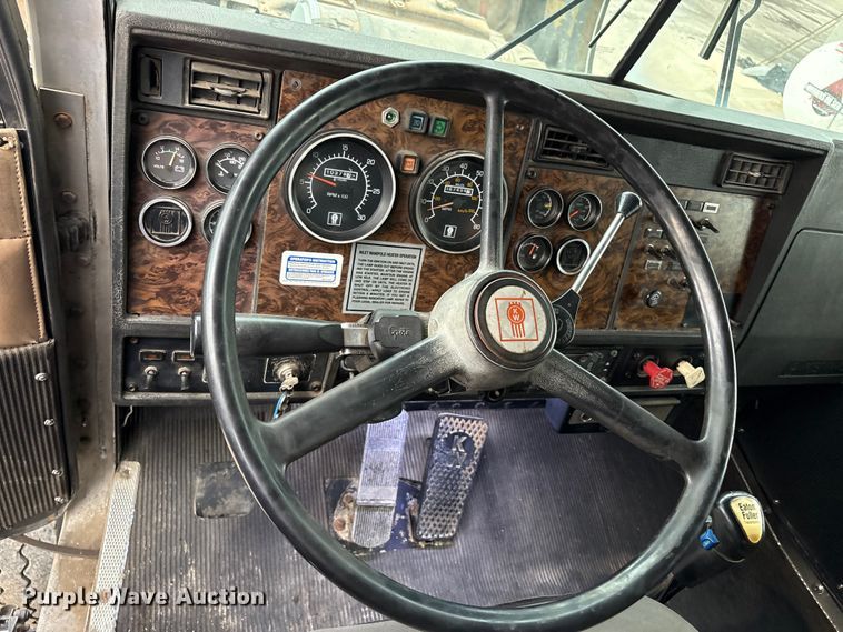 image for item FK1419 1994 Kenworth T800 flatbed truck