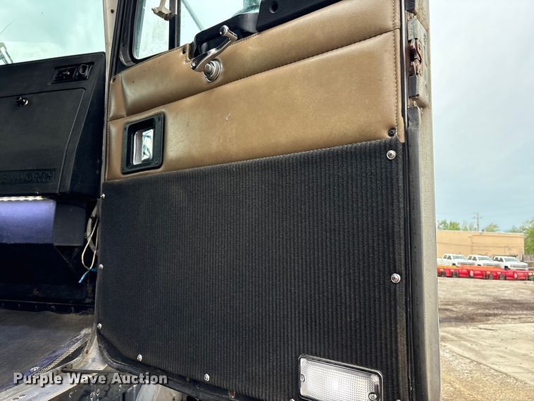 image for item FK1419 1994 Kenworth T800 flatbed truck