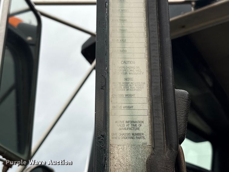 image for item FK1419 1994 Kenworth T800 flatbed truck