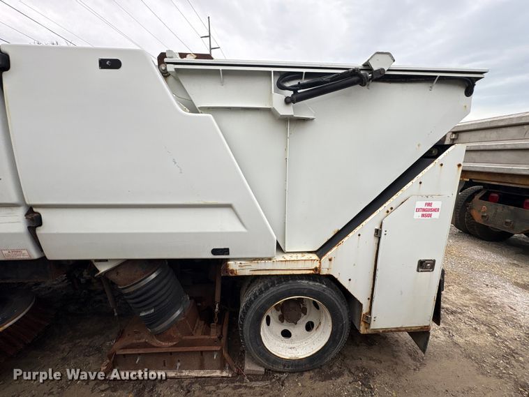 image for item FK1420 2016 Isuzu NQR street sweeper truck