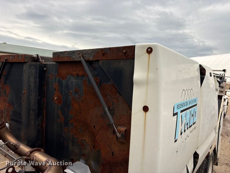 image for item FK1420 2016 Isuzu NQR street sweeper truck