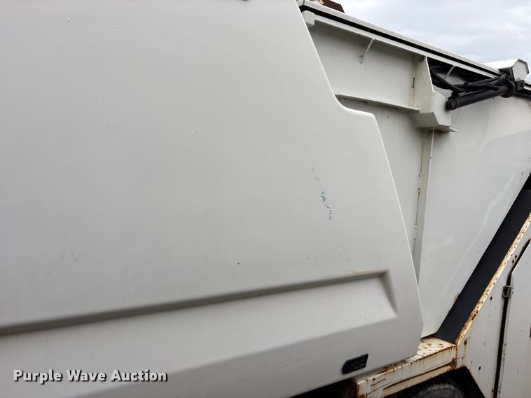 image for item FK1420 2016 Isuzu NQR street sweeper truck