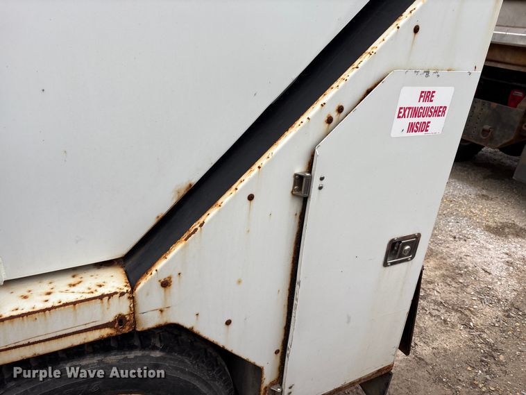 image for item FK1420 2016 Isuzu NQR street sweeper truck
