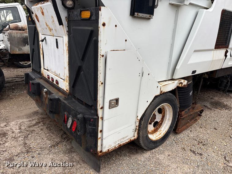 image for item FK1420 2016 Isuzu NQR street sweeper truck