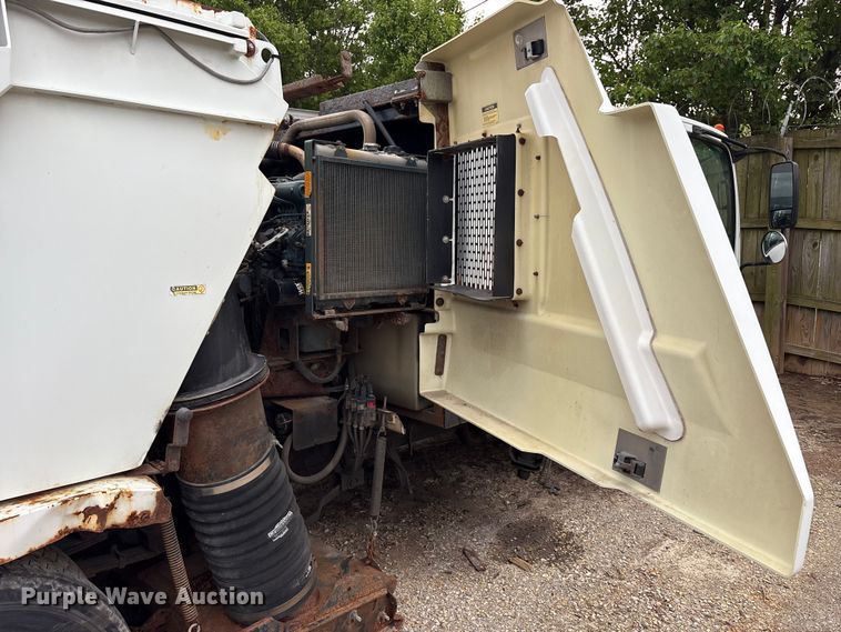 image for item FK1420 2016 Isuzu NQR street sweeper truck