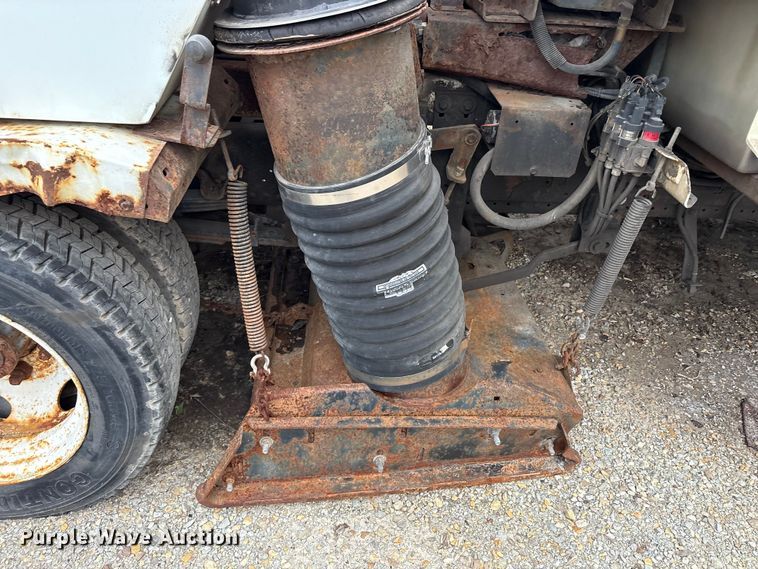 image for item FK1420 2016 Isuzu NQR street sweeper truck