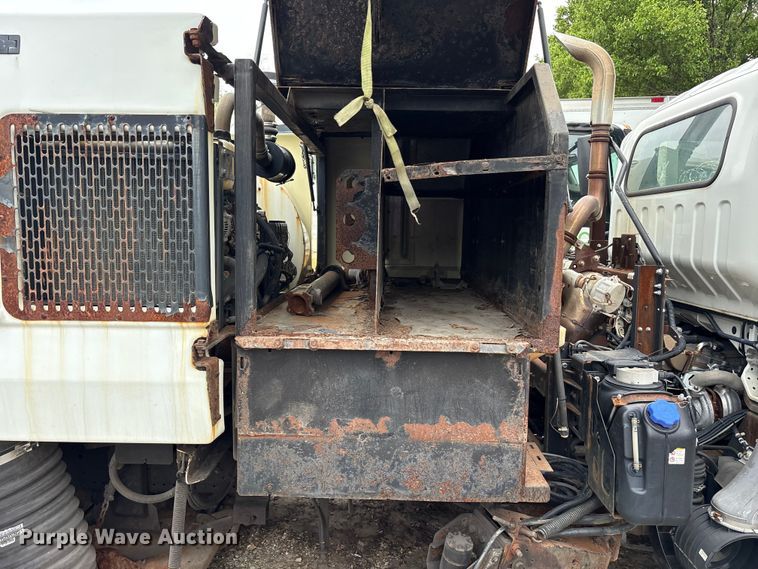 image for item FK1420 2016 Isuzu NQR street sweeper truck
