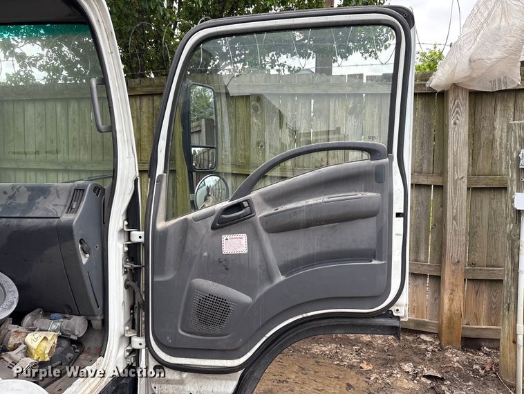 image for item FK1420 2016 Isuzu NQR street sweeper truck