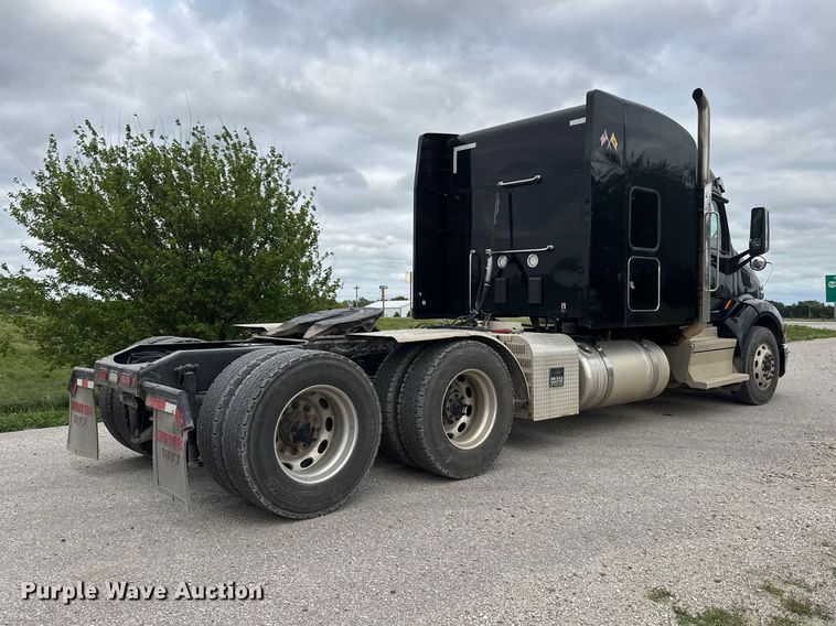 image for item MX9094 2019 Peterbilt 579 semi truck