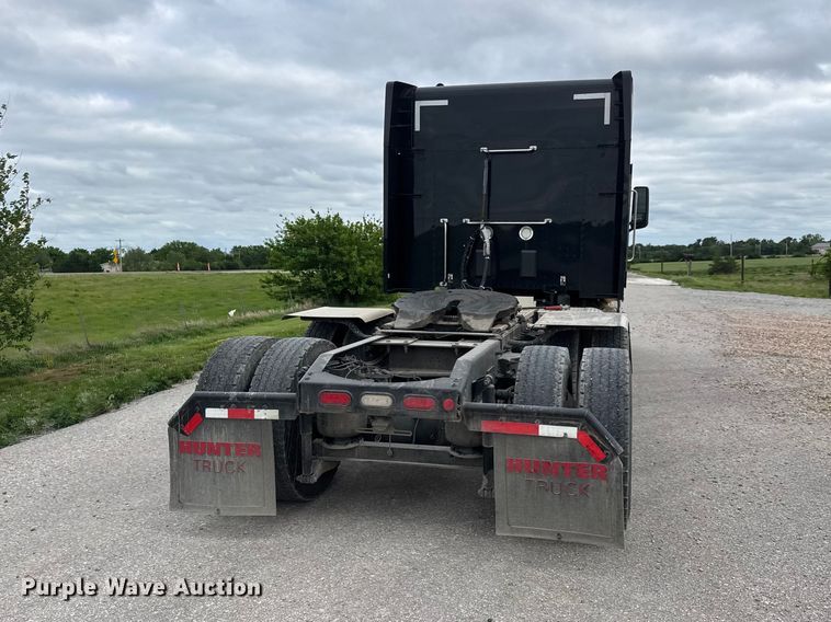 image for item MX9094 2019 Peterbilt 579 semi truck