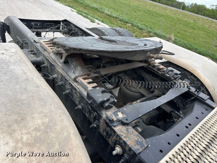 image for item MX9094 2019 Peterbilt 579 semi truck