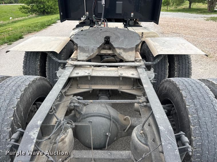 image for item MX9094 2019 Peterbilt 579 semi truck