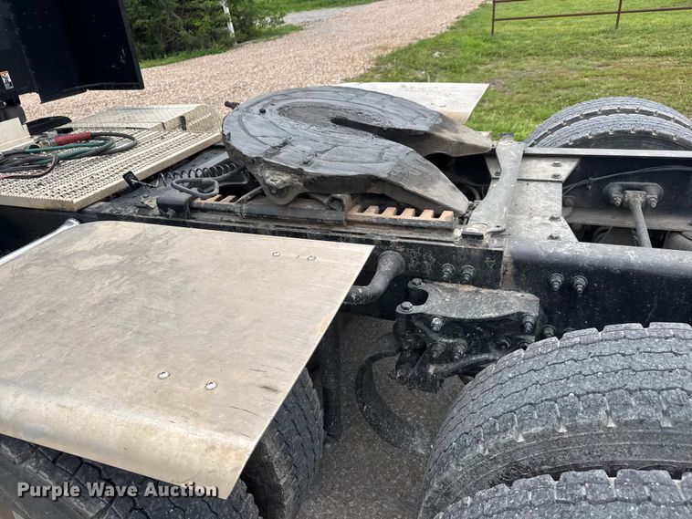 image for item MX9094 2019 Peterbilt 579 semi truck