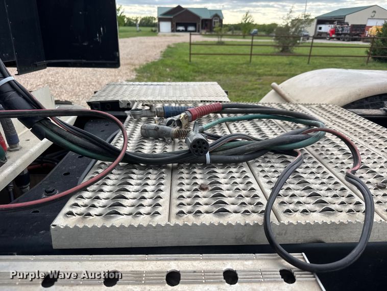 image for item MX9094 2019 Peterbilt 579 semi truck