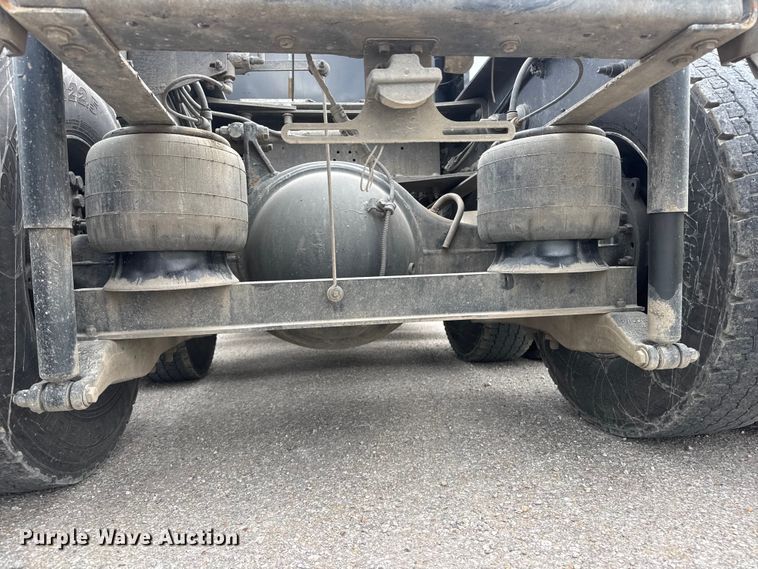 image for item MX9094 2019 Peterbilt 579 semi truck