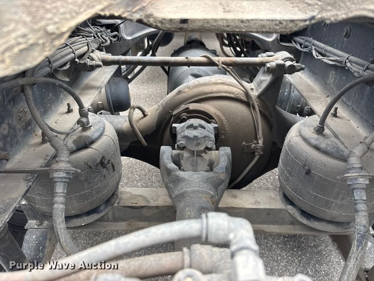 image for item MX9094 2019 Peterbilt 579 semi truck