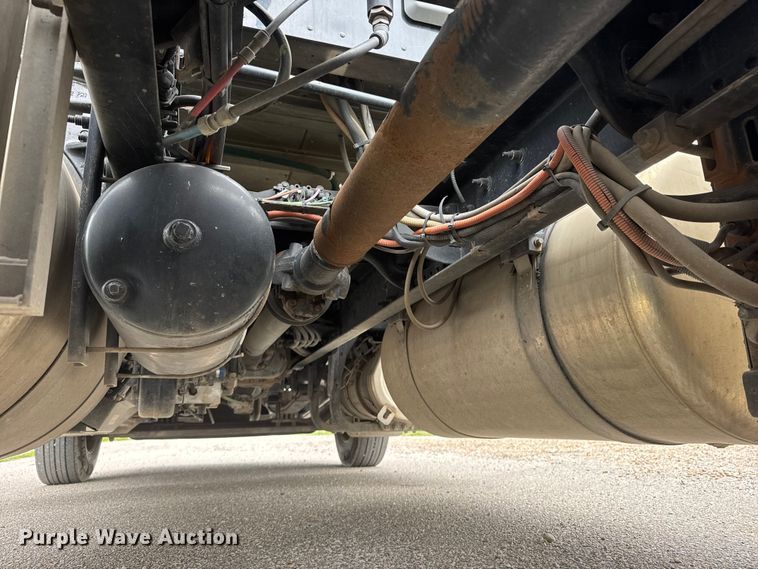 image for item MX9094 2019 Peterbilt 579 semi truck