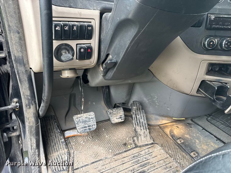 image for item MX9094 2019 Peterbilt 579 semi truck